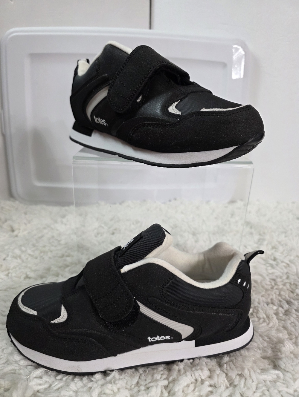 Totes, Black and White Kids Velcro Sneakers, Size:7M